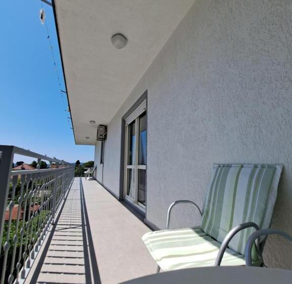 آپارتمان 2 خوابه با چشمانداز دریا, Guesthouse Varnica