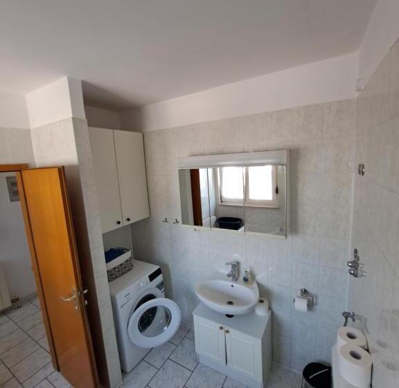 آپارتمان 2 خوابه با چشمانداز دریا, Guesthouse Varnica