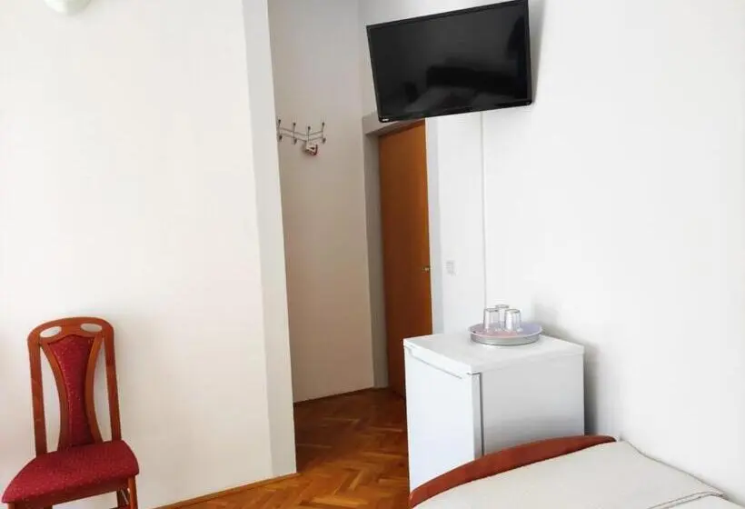 オーシャンビューのデラックストリプルルーム, Guesthouse Varnica