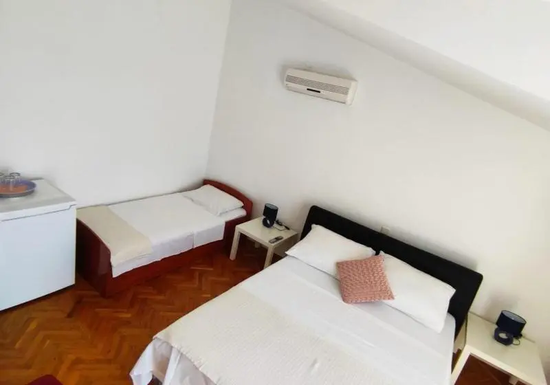 オーシャンビューのデラックストリプルルーム, Guesthouse Varnica