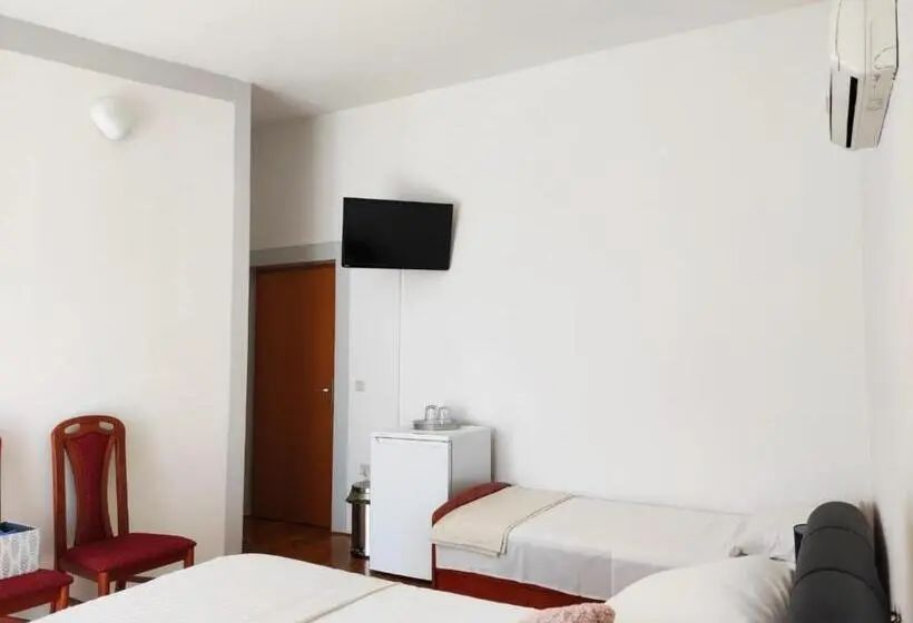 オーシャンビューのデラックストリプルルーム, Guesthouse Varnica