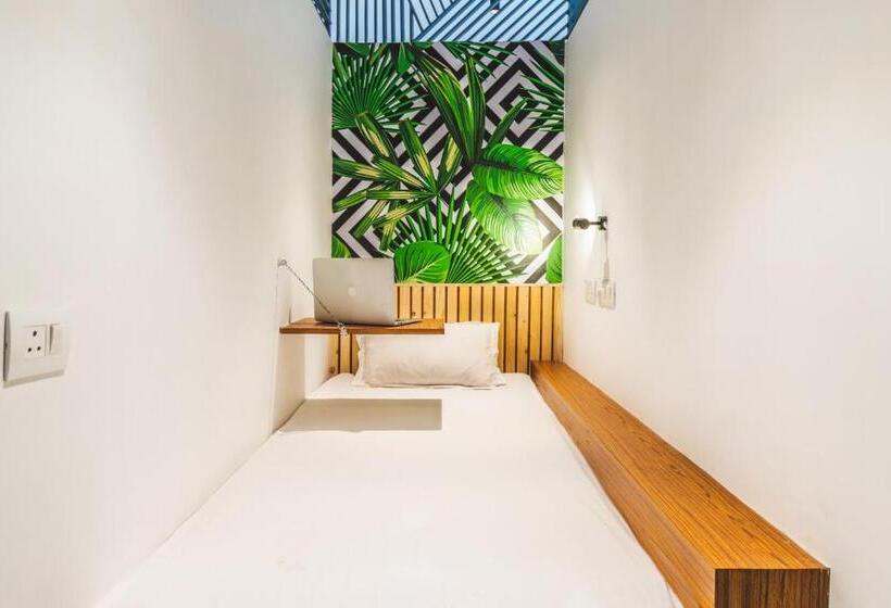 Capsule, Letsbunk Poshtel