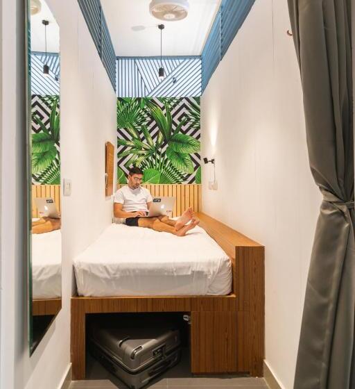 Capsule, Letsbunk Poshtel