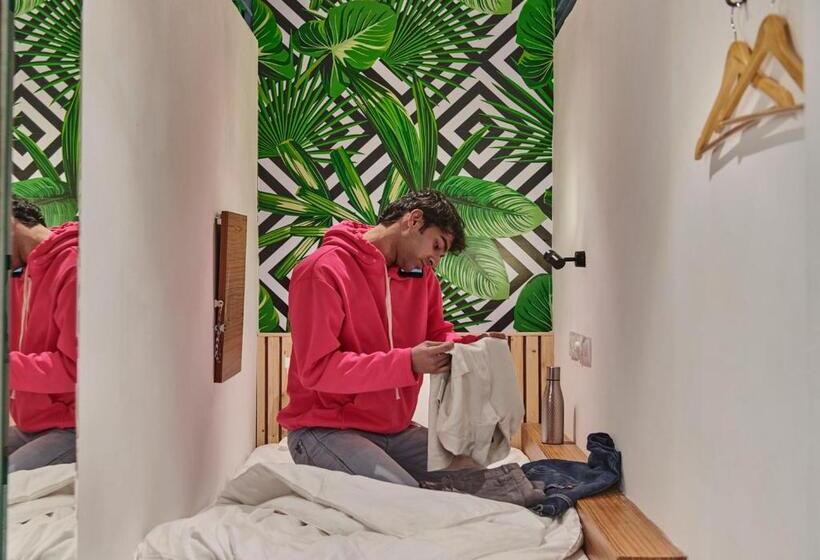 Capsule, Letsbunk Poshtel