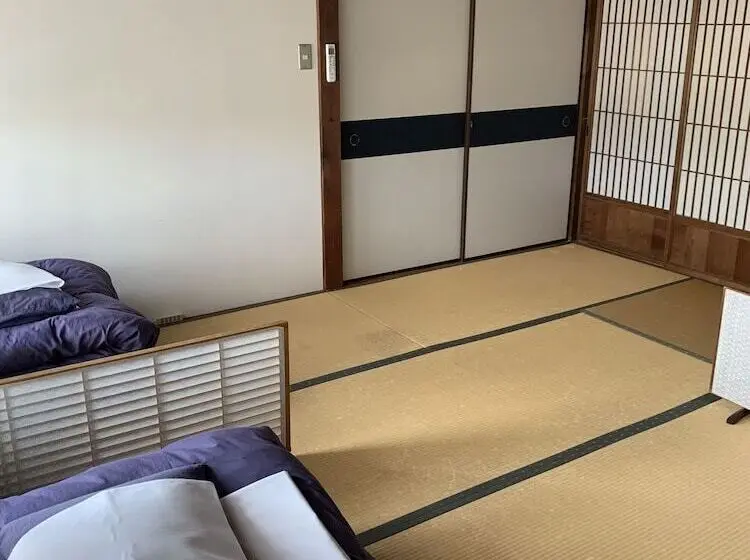 ルームシェアのワンベッド, Onomichi Guest House Miharashitei