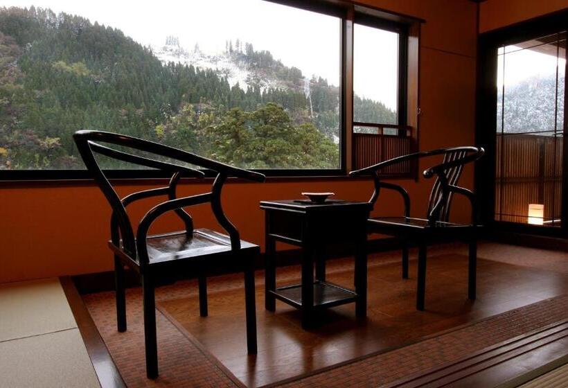 スーペリアールーム, Sanrakuen