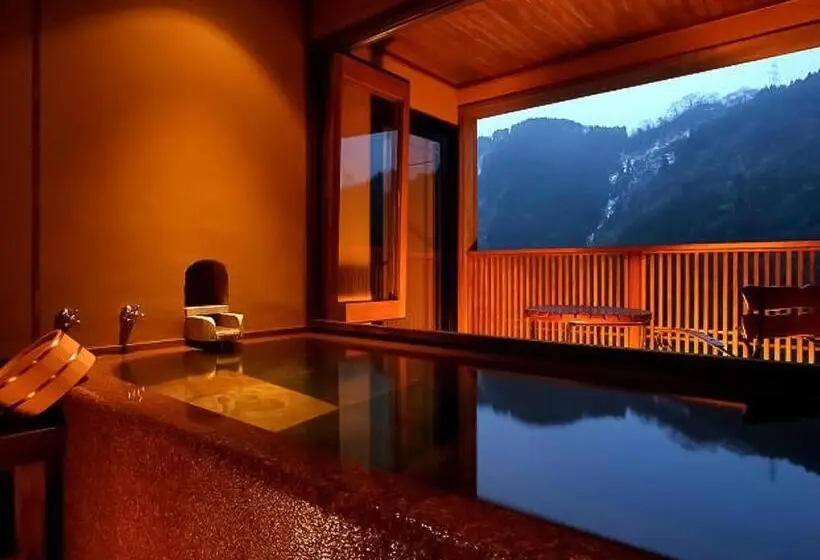 スーペリアールーム, Sanrakuen