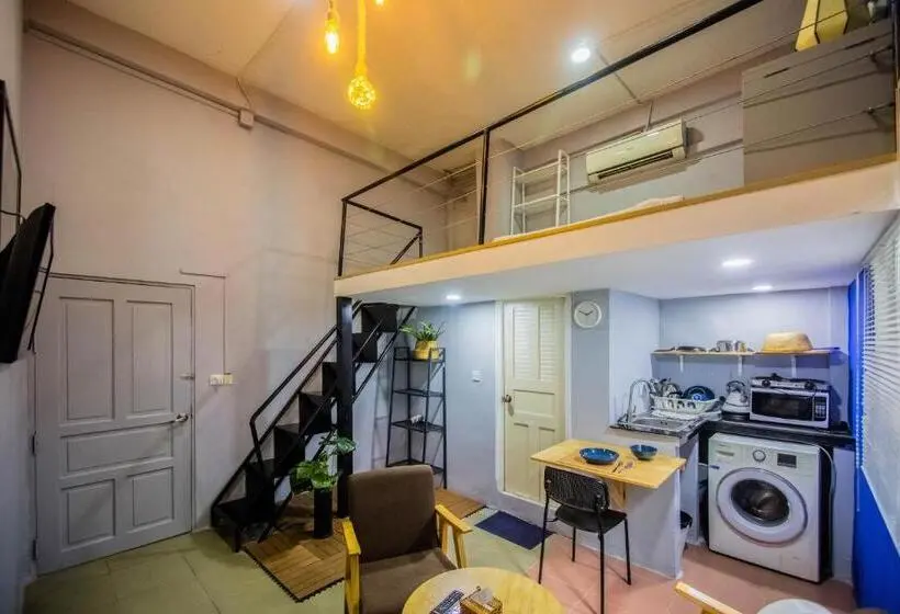 اتاق دوبلکس, The Artist Residence