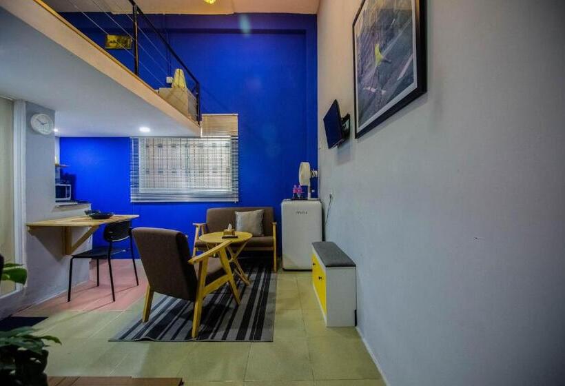 חדר דופלקס, The Artist Residence