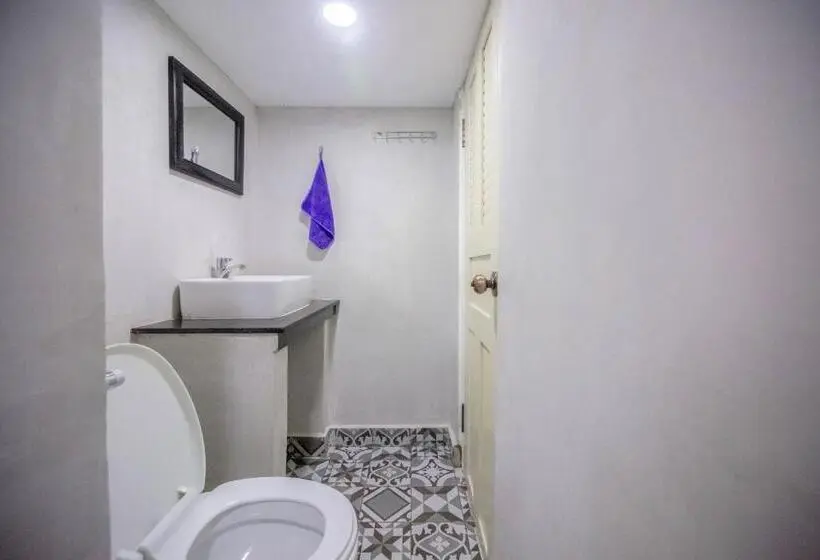 اتاق دوبلکس, The Artist Residence