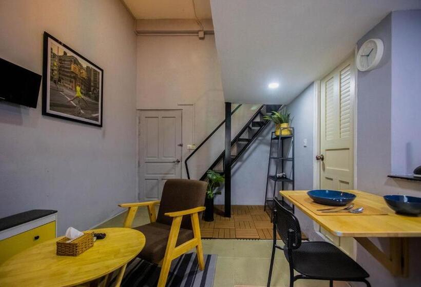 חדר דופלקס, The Artist Residence