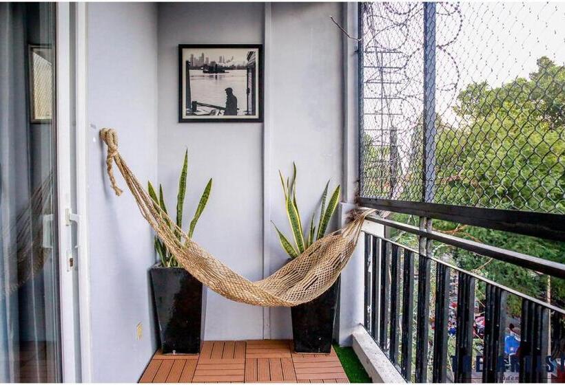 バルコニー付きデラックスルーム, The Artist Residence