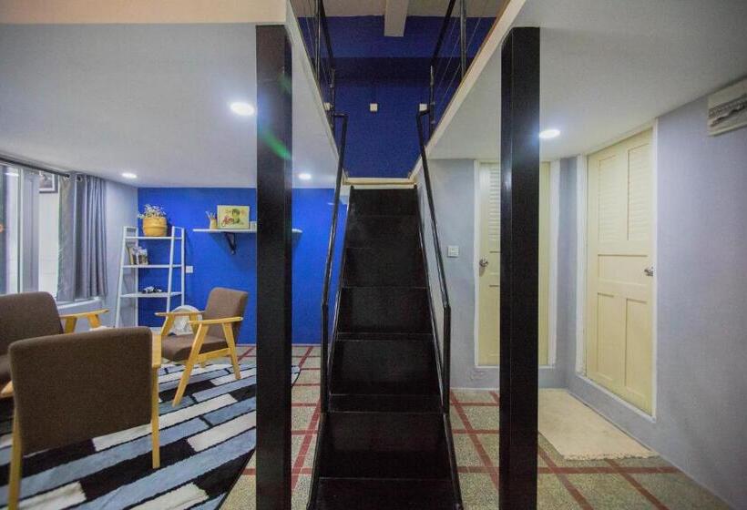 חדר משפחתי, The Artist Residence