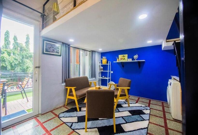 חדר משפחתי, The Artist Residence