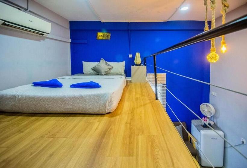 חדר דופלקס, The Artist Residence