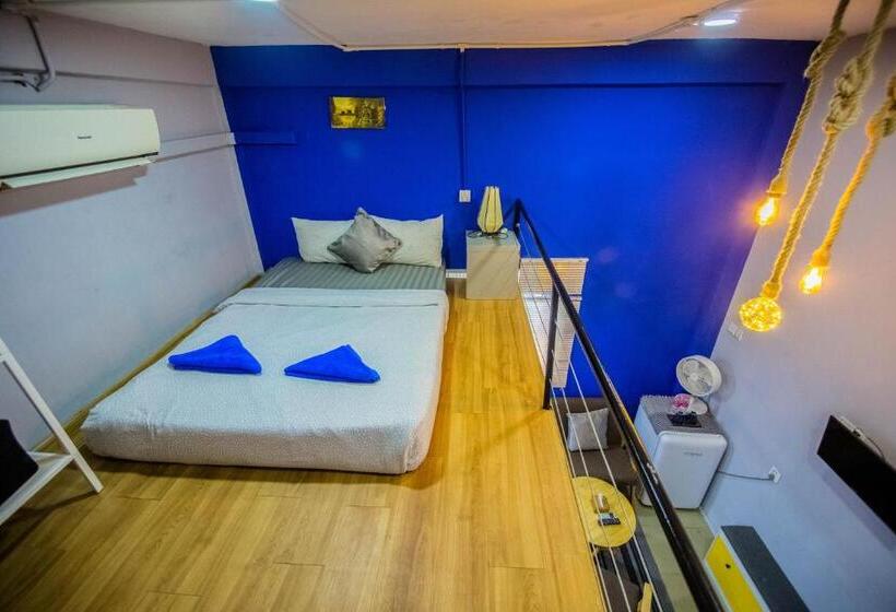 חדר דופלקס, The Artist Residence