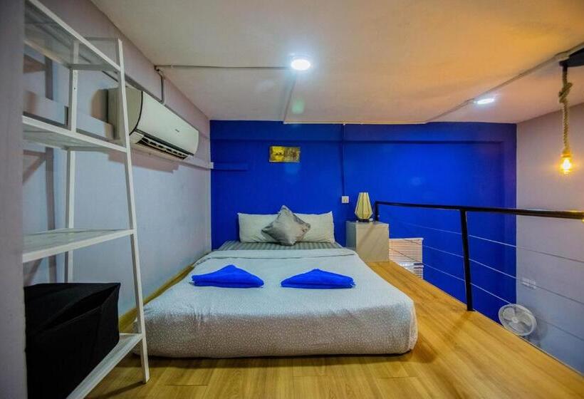 חדר דופלקס, The Artist Residence