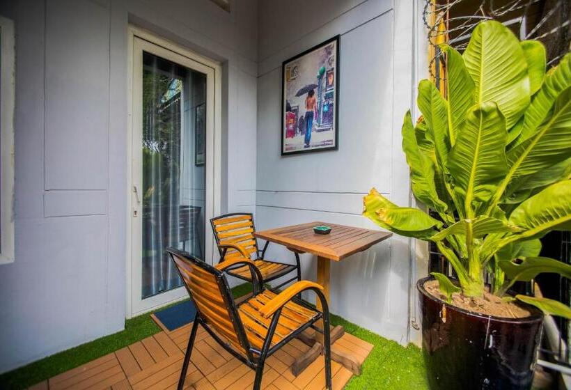 חדר משפחתי, The Artist Residence