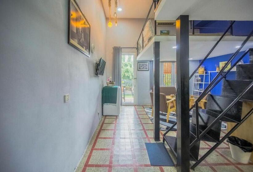 חדר משפחתי, The Artist Residence