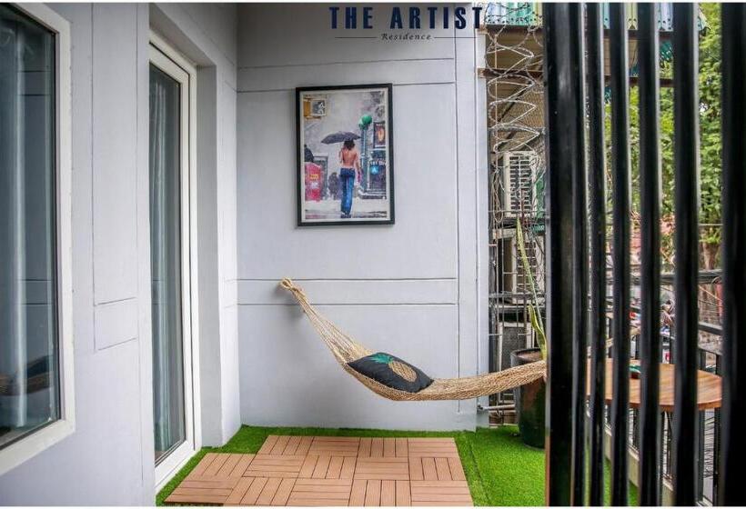 חדר משפחתי, The Artist Residence