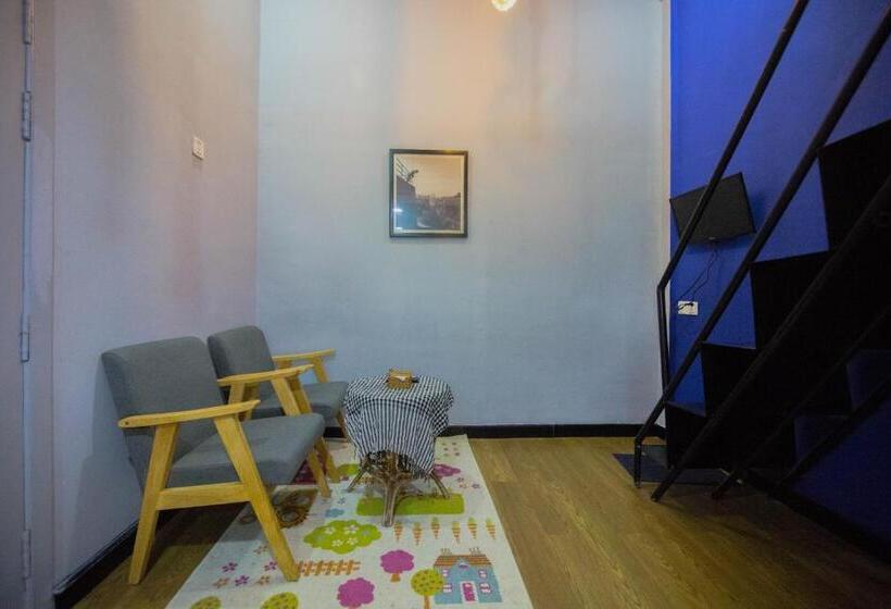 חדר דופלקס, The Artist Residence