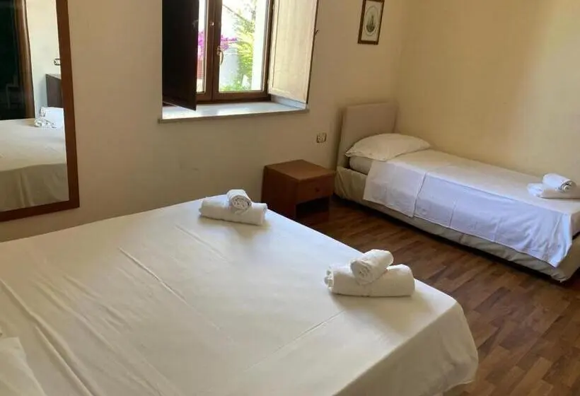 اتاق استاندارد سه تخته با چشم‌انداز باغ, Villa Cerelis