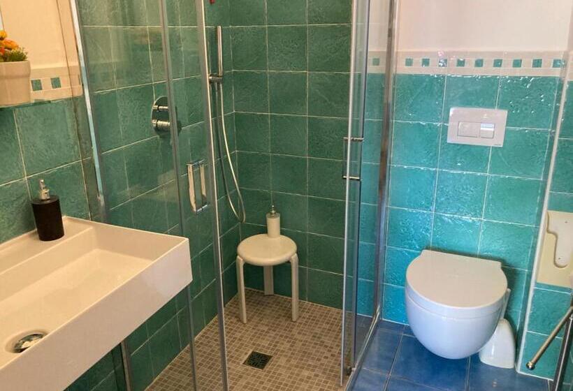 غرفة قياسية ثلاثية مطلة علي الحديقة, Villa Cerelis