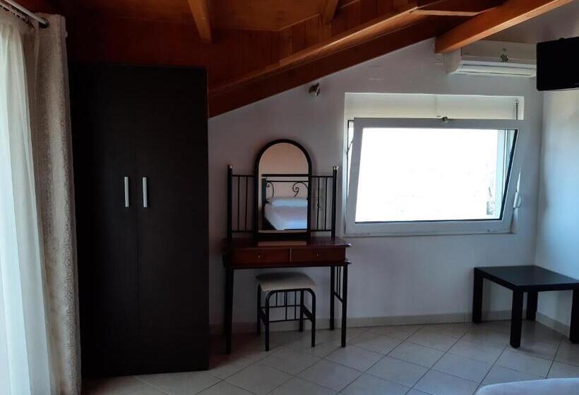 オーシャンビューのデラックストリプルルーム, Zoe's Studios