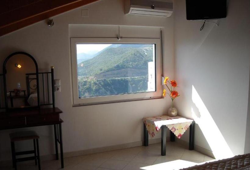 オーシャンビューのデラックストリプルルーム, Zoe's Studios