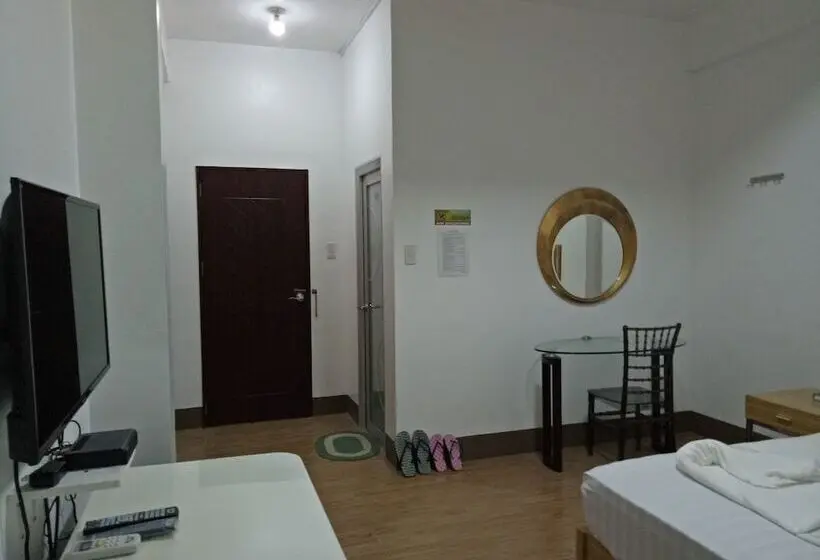 Perhehuone, Meaco Hotel   Anilao