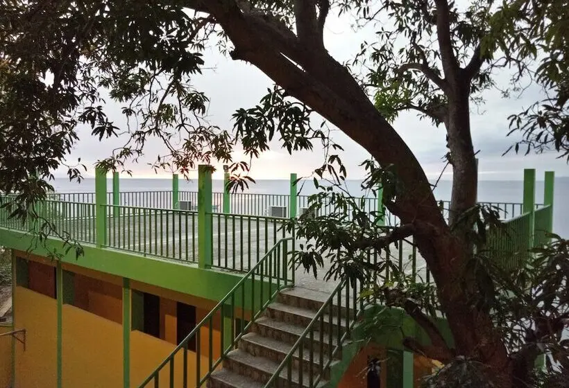 Perhehuone, Meaco Hotel   Anilao