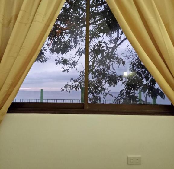 חדר משפחתי, Meaco Hotel   Anilao