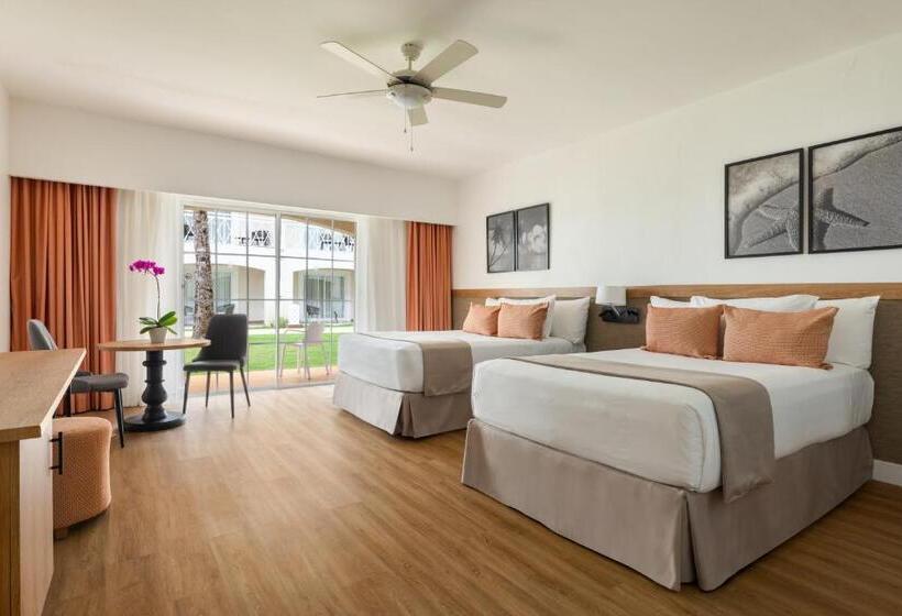 带泳池观景的豪华房, Apartments Punta Cana by Be Live