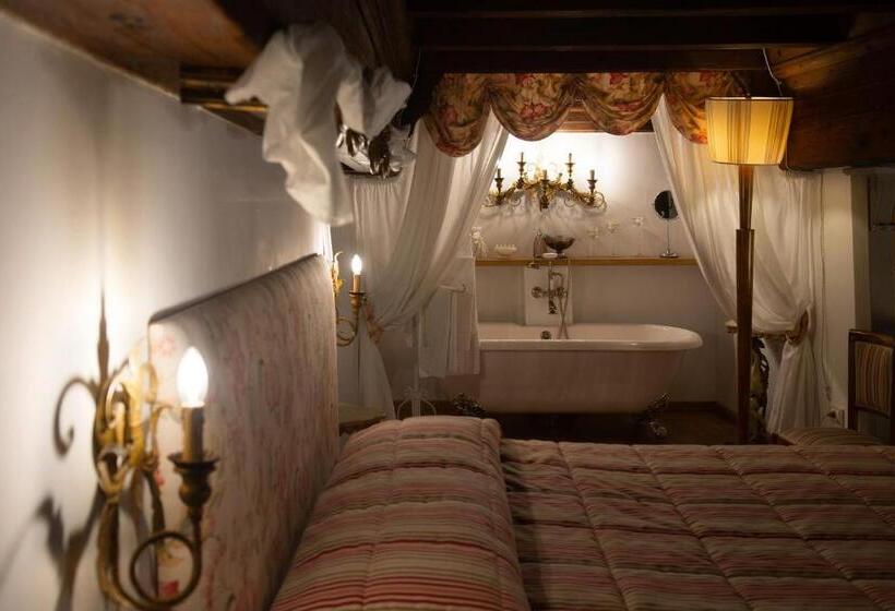 سوییت لوکس, Corte Dei Neri