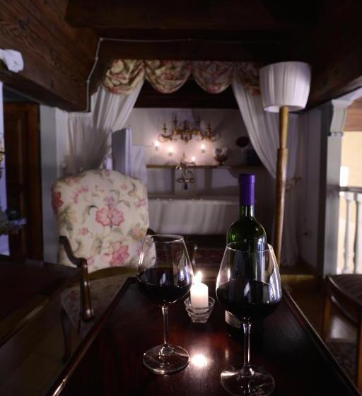 سوییت لوکس, Corte Dei Neri