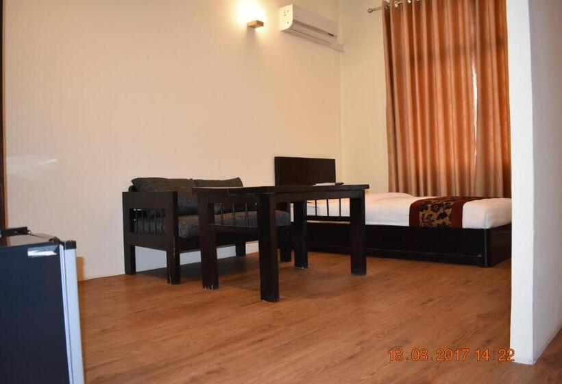 سوییت جونیور با بالکن, Hema