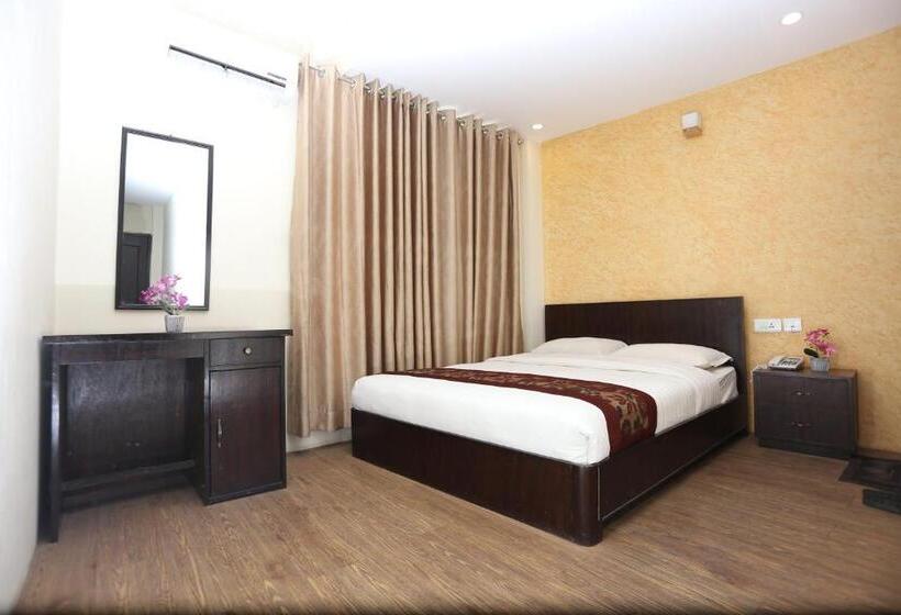 سوییت جونیور با بالکن, Hema