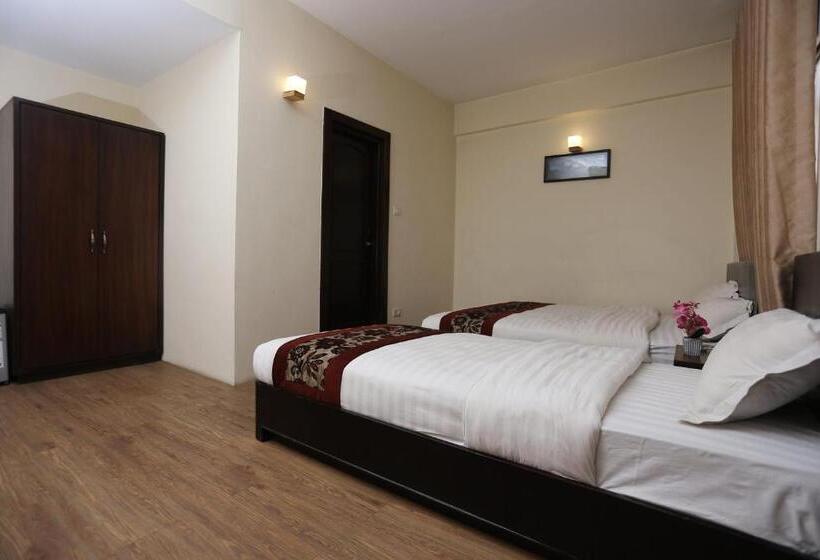 سوییت جونیور با بالکن, Hema