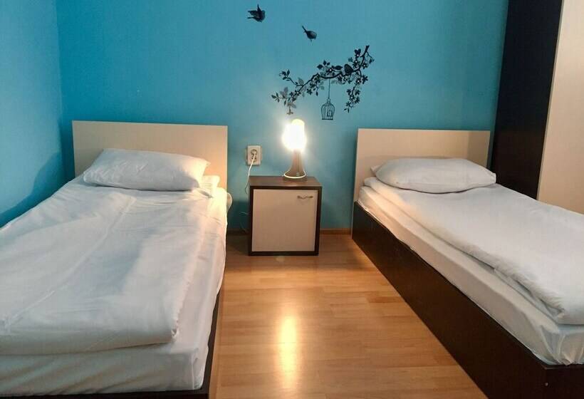 트리플 클래식 룸, Lo