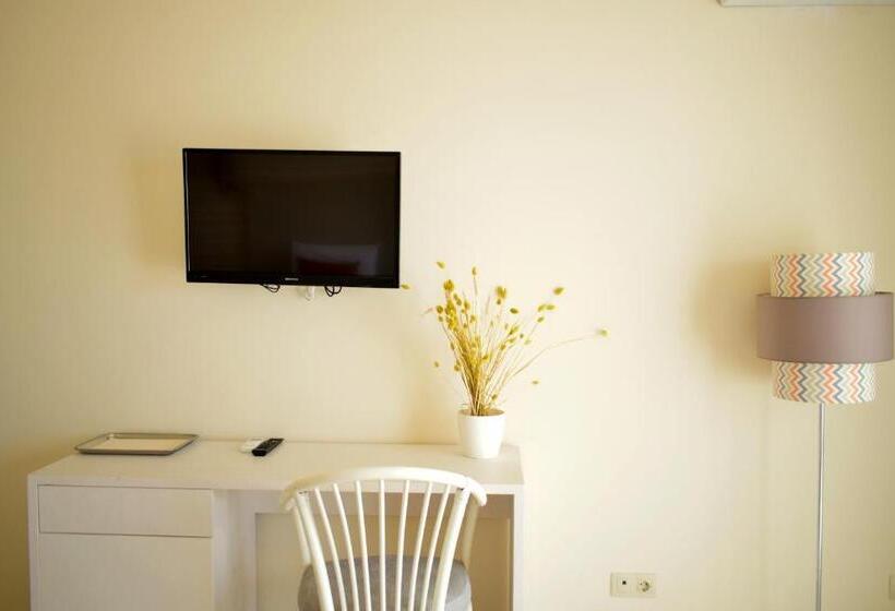 اتاق استاندارد سه نفره, Ouril Hotel Agueda