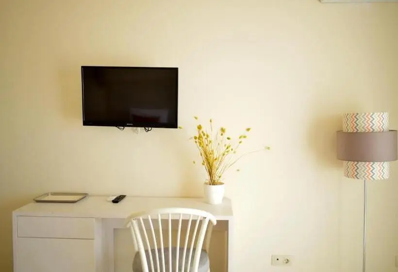 اتاق استاندارد سه نفره, Ouril Hotel Agueda