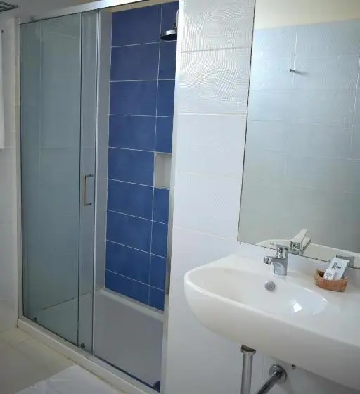 اتاق استاندارد سه نفره, Ouril Hotel Agueda