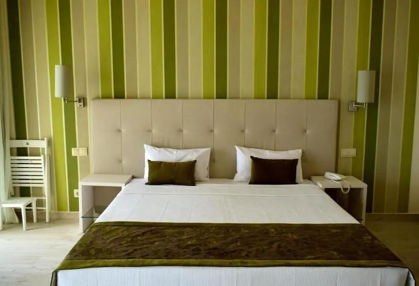 اتاق استاندارد سه نفره, Ouril Hotel Agueda
