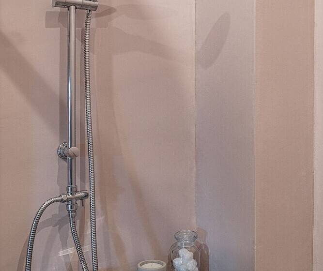 חדר סופריור, Elia Palatino