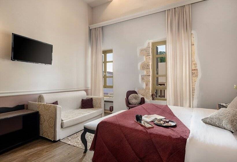 חדר סופריור, Elia Palatino