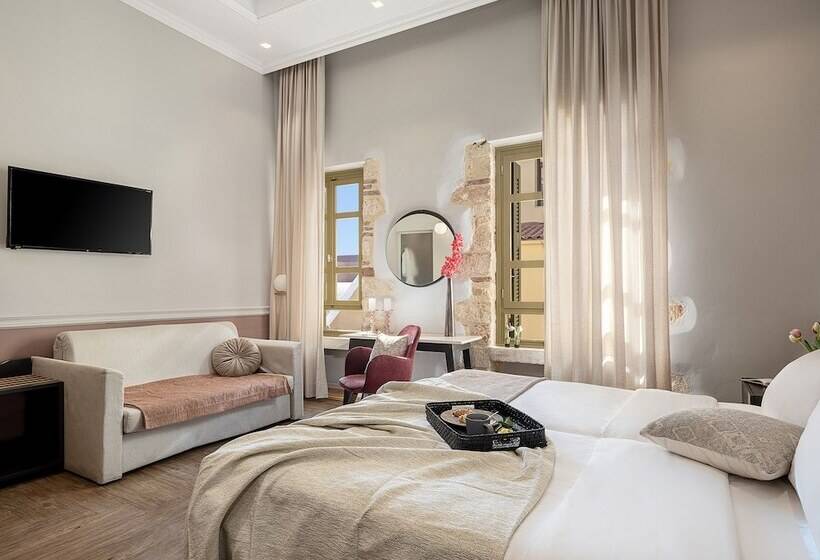 חדר סופריור, Elia Palatino