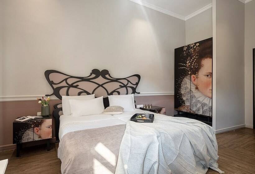 חדר קלאסי, Elia Palatino