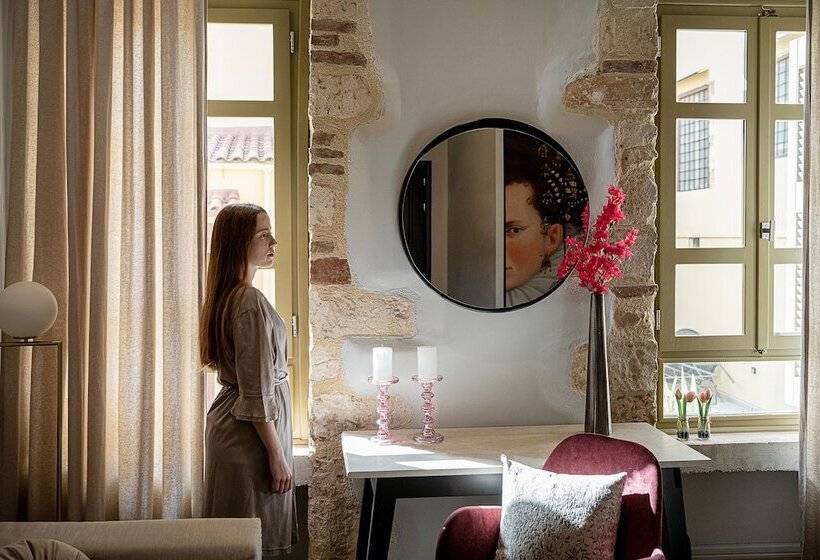 חדר קלאסי, Elia Palatino