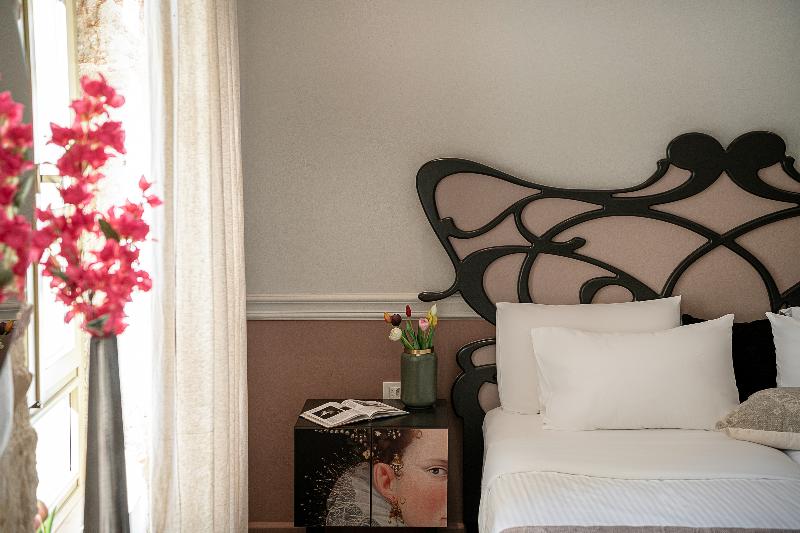 חדר קלאסי, Elia Palatino