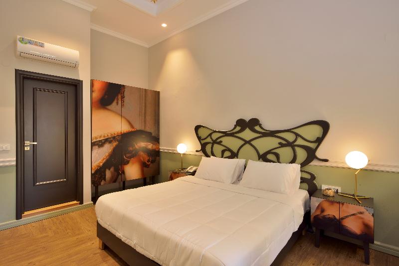 חדר קלאסי, Elia Palatino